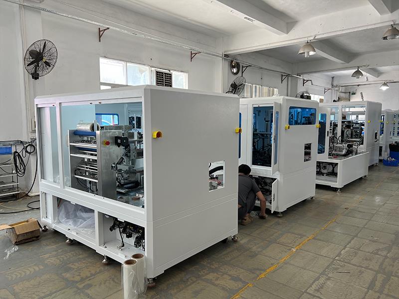 切角覆膜包装机车间